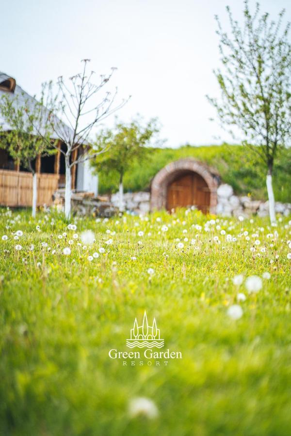Green Garden Resort Cicirlau エクステリア 写真