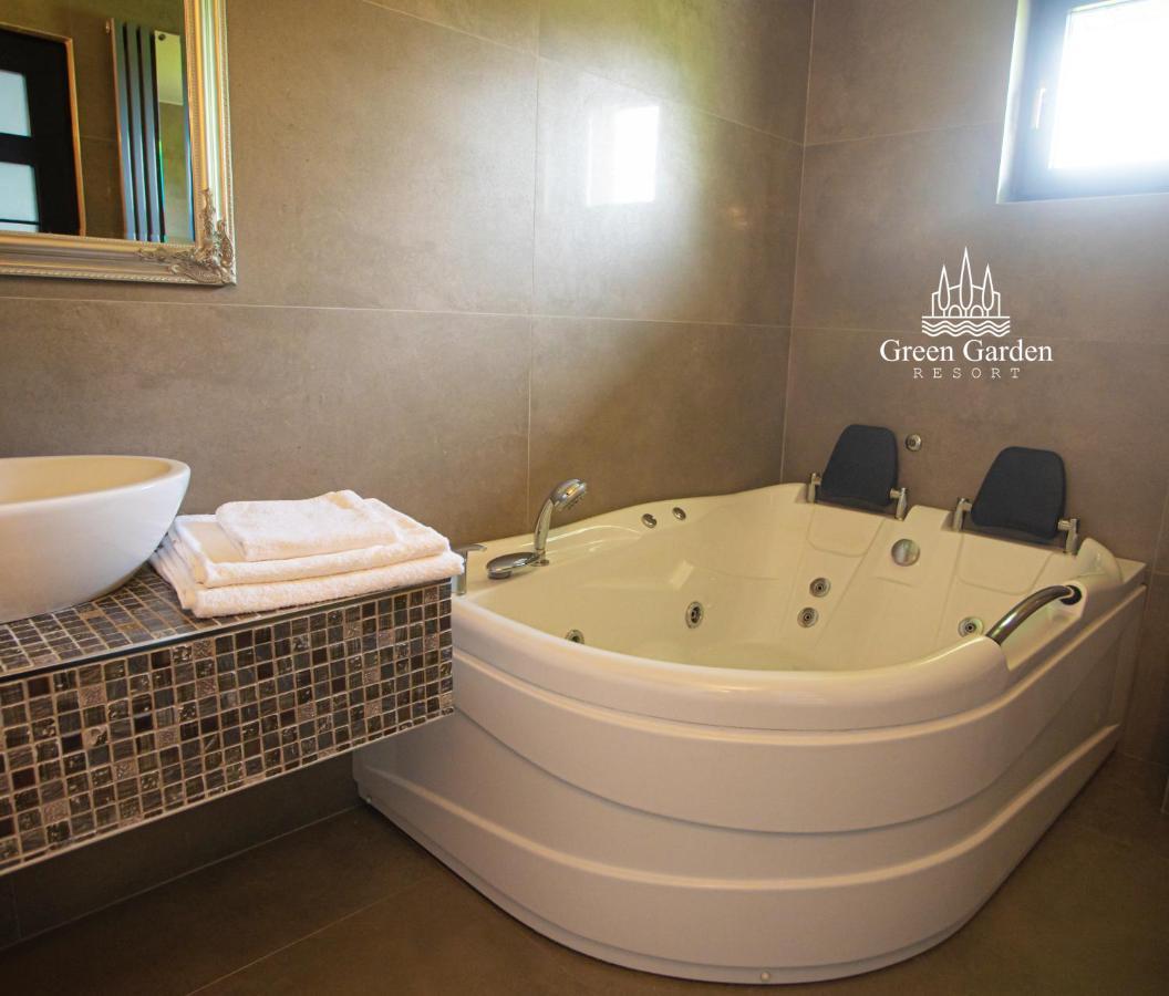 Green Garden Resort Cicirlau エクステリア 写真